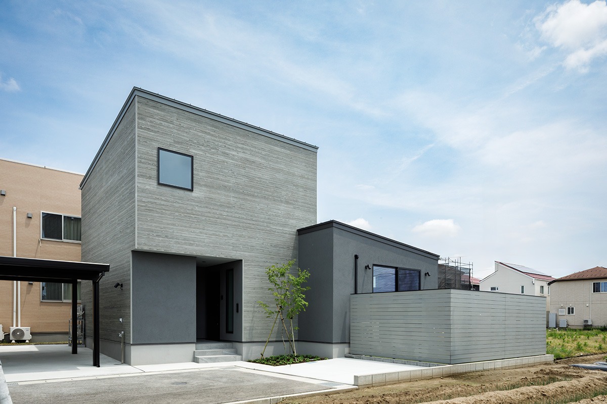 愛犬と暮らす二世帯の家